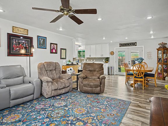 4th image of 521 Meadow Glen Dr