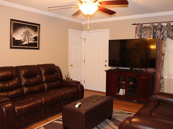 3rd image of 2506 Forest Glen Dr
