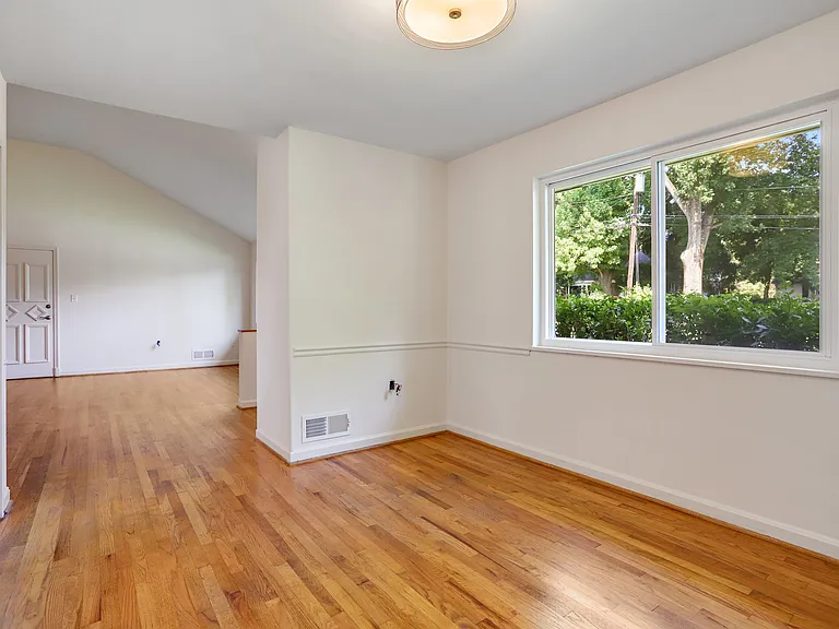 4516 Gretna St — Photo 9