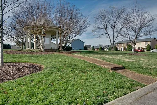 135 Academy Sq Photo 1