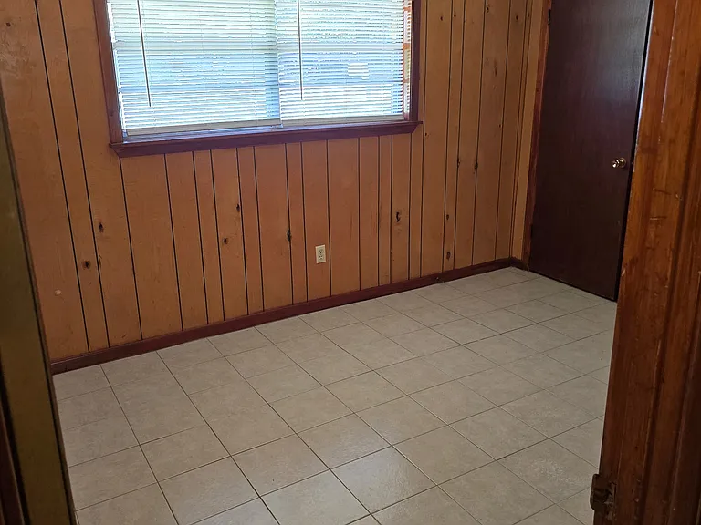 2047 Bradford Dr #B — Photo 8