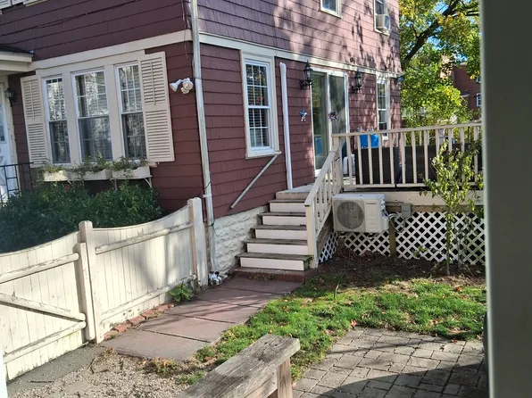 110 State St, Bristol, RI 02809