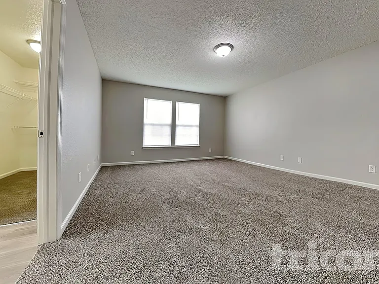 10428 Kensington Way — Photo 7