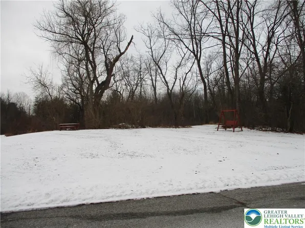 Romaneve Dr, Nazareth, PA 18064