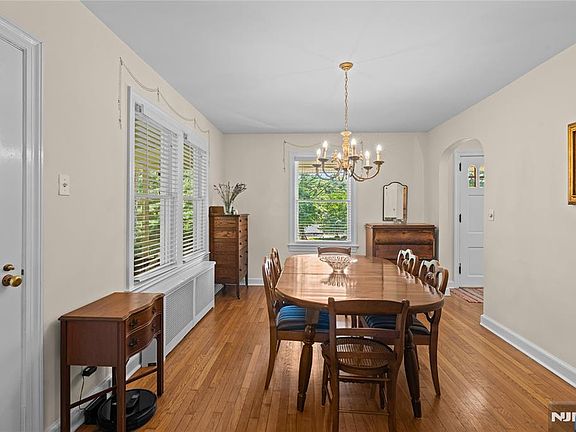 5th image of 243 W Saddle River Road