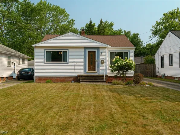 11840 Meadowbrook Dr, Parma Heights, OH 44130