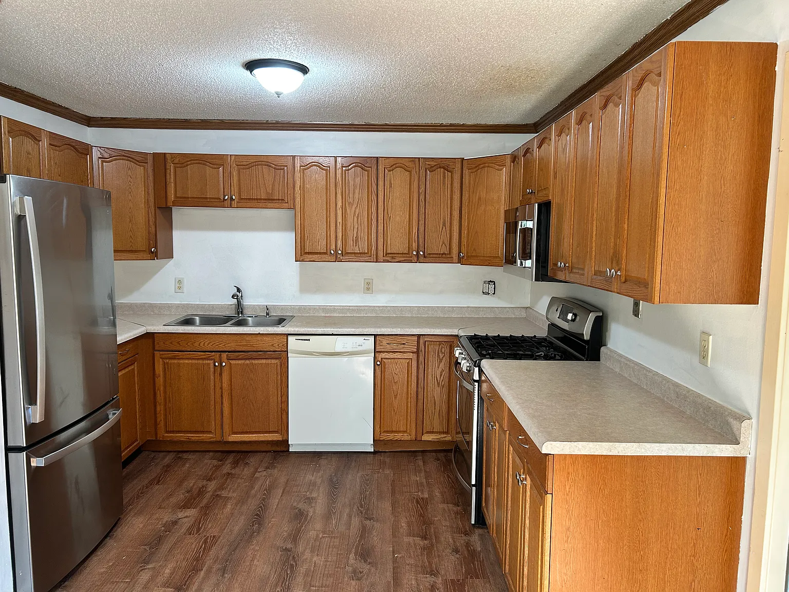 4 bed, 2000 sqft, $2,495 — Photo 3