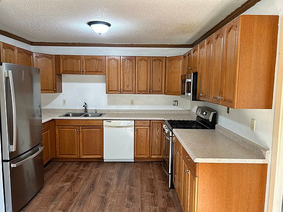 3rd image of 2427 Floral Dr