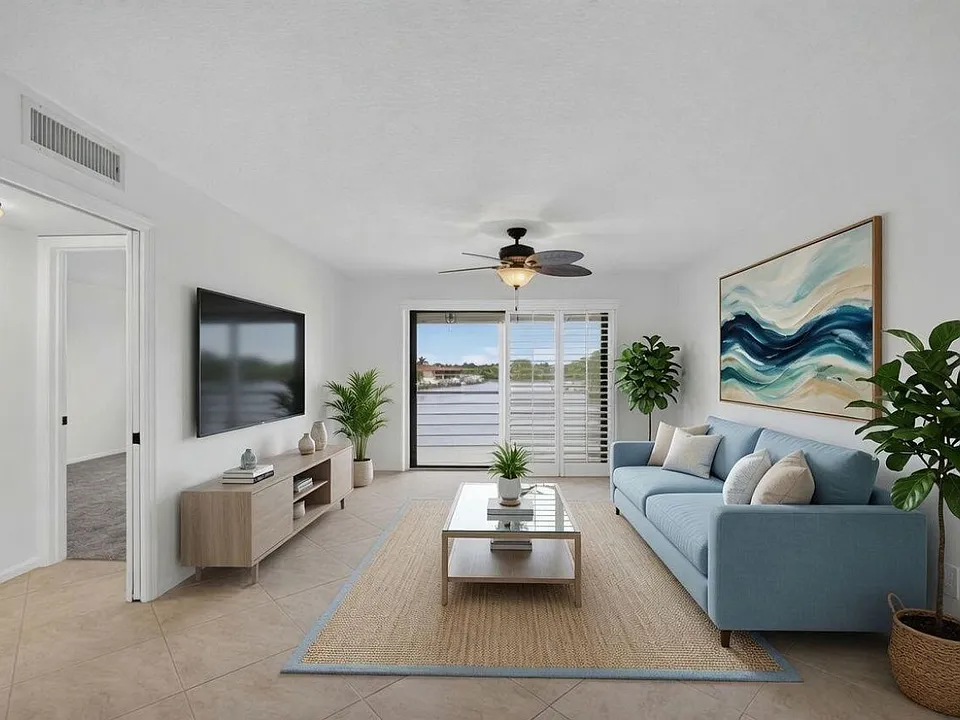 313 Lake Cir #311