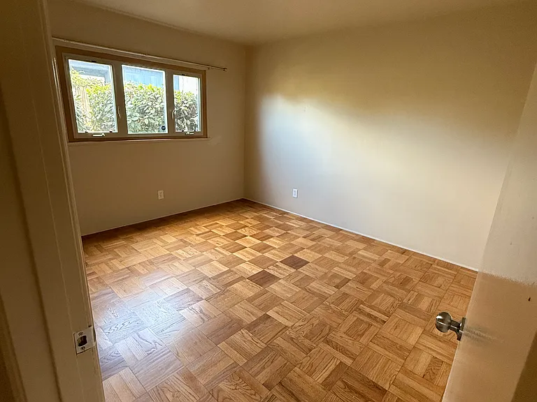 421 Douglas Ave — Photo 5