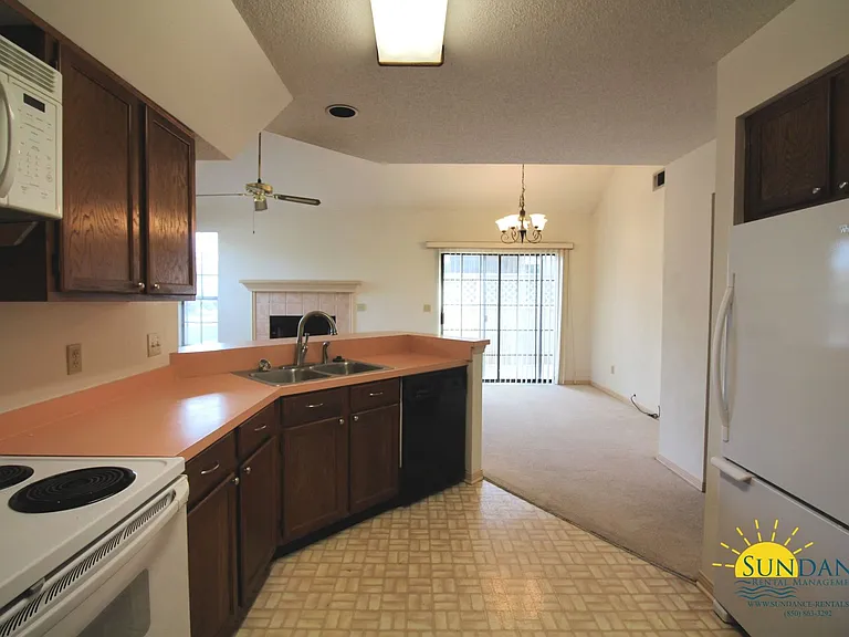 1100 Crosswinds Lndg #13 — Photo 6