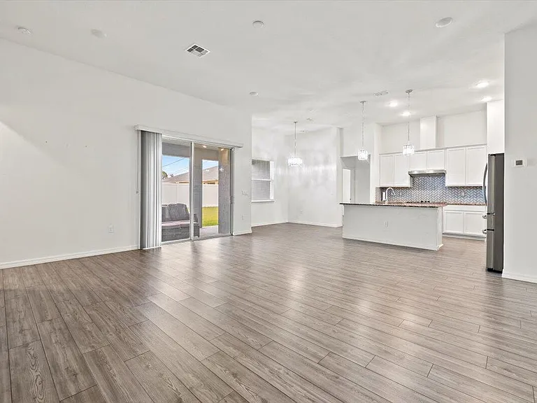 2661 SW Import Dr — Photo 8