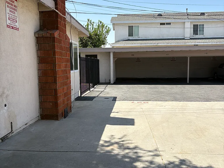 527 N Alameda Ave — Photo 16