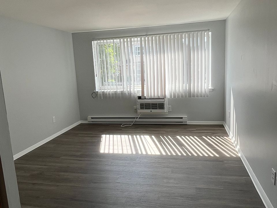 2nd image of 512 Chicopee St APT F