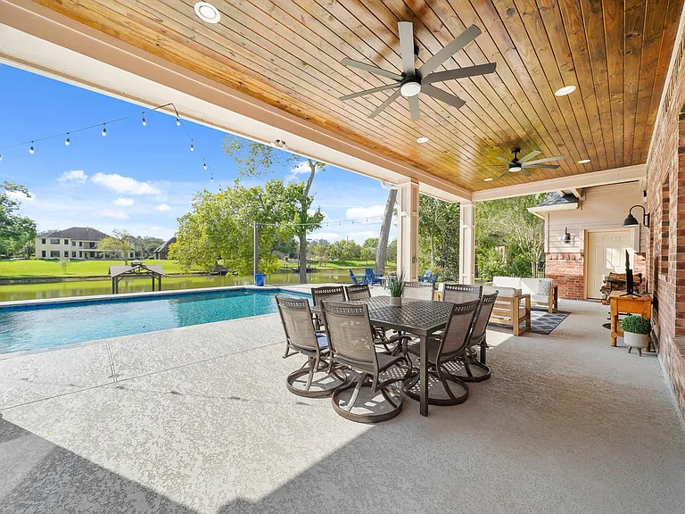 4703 Oxbow Cir W — Photo 36