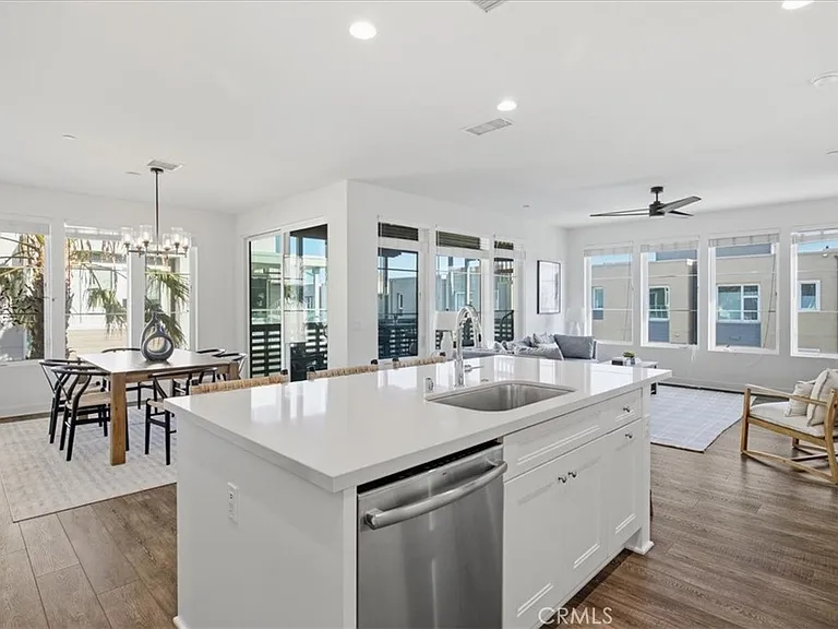 657 Doheny Way — Photo 17