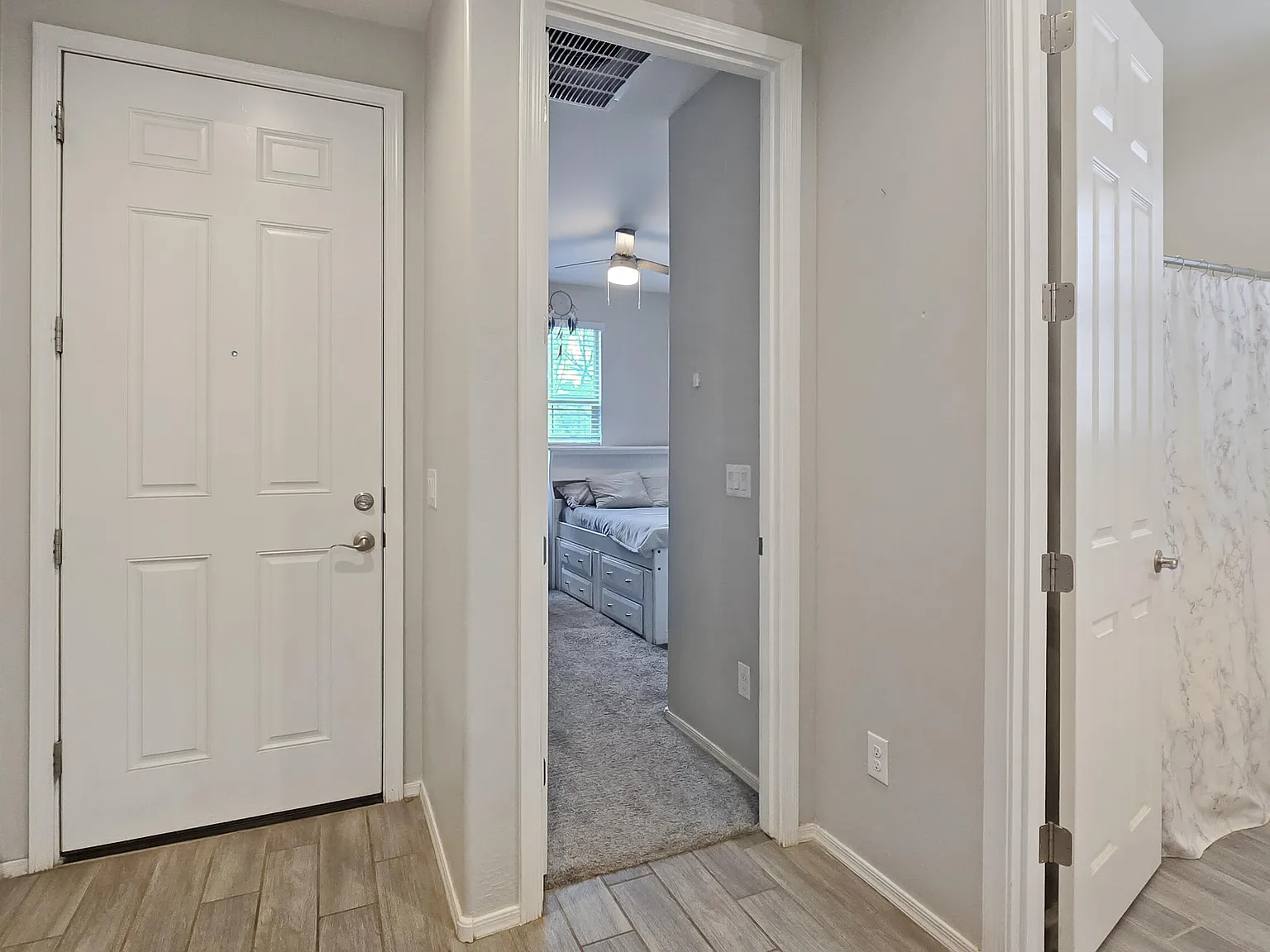 4 bed, 3.0 bath, 2092 sqft, $2,450 — Photo 3