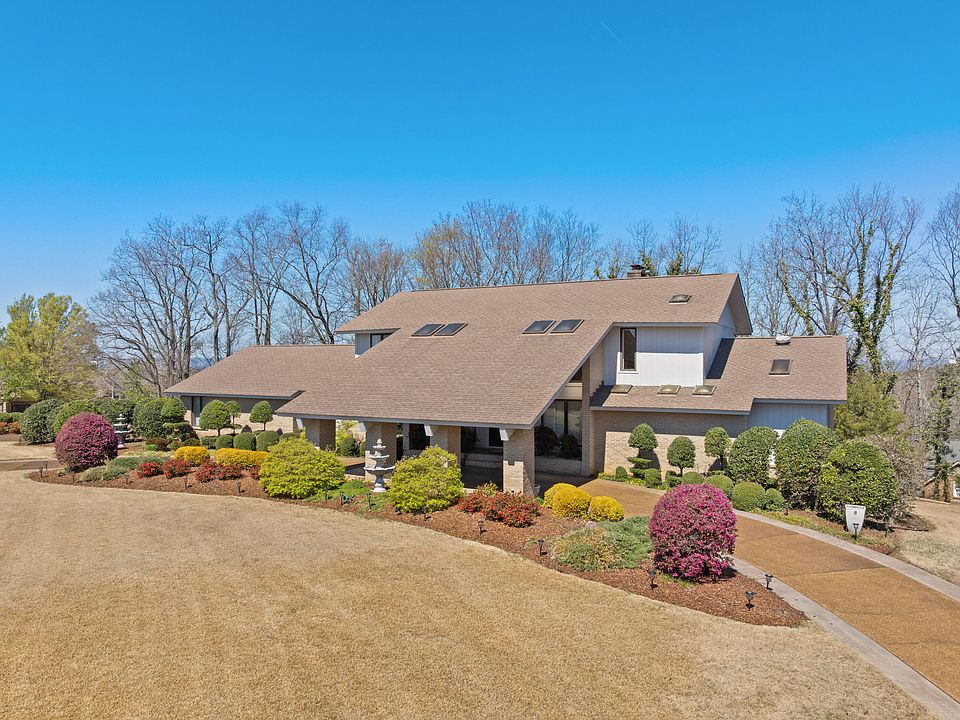 1st image of 830 Windy Hill Dr