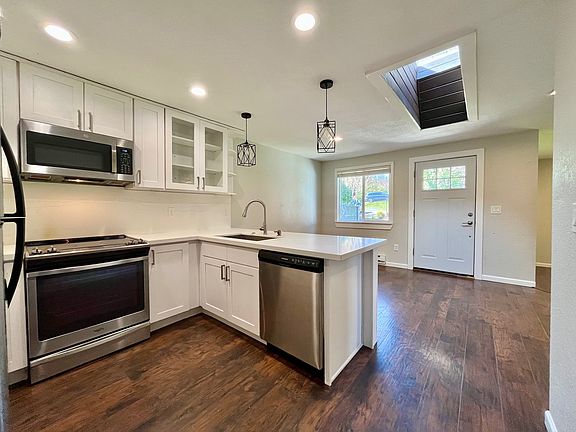 5th image of 14213 Admiralty Way #B