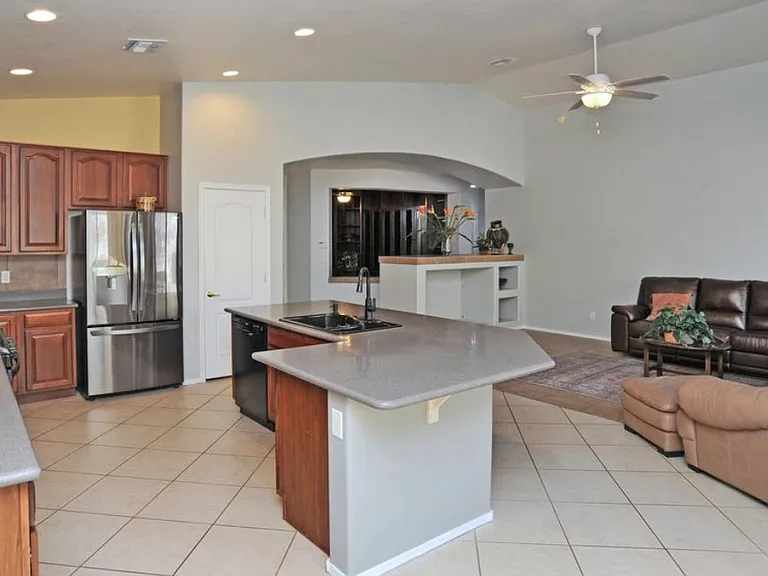 4232 N Sunset Cliff Dr — Photo 7