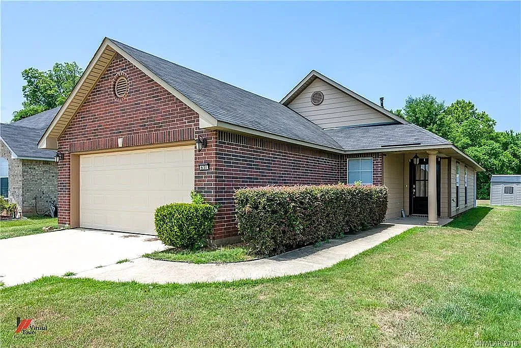 3 bed, 1114 sqft, $1,700 — Photo 2