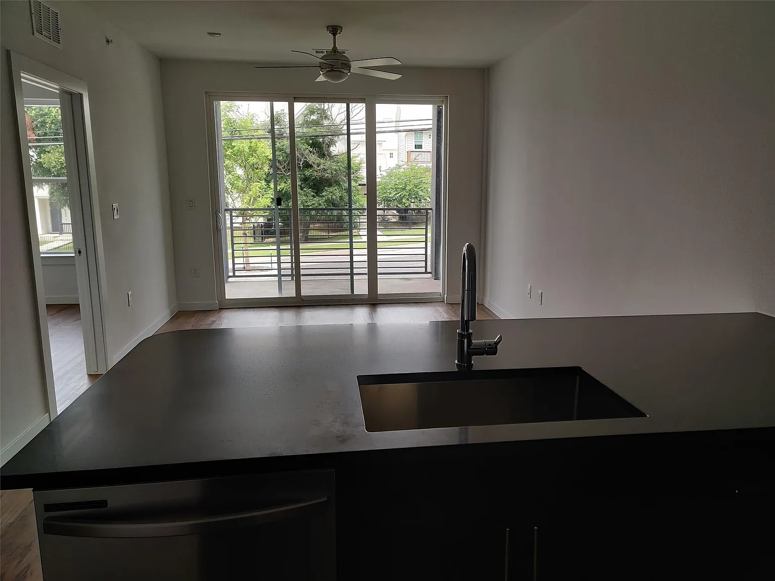 1 bed, 1.0 bath, 698 sqft, $1,695 — Photo 4