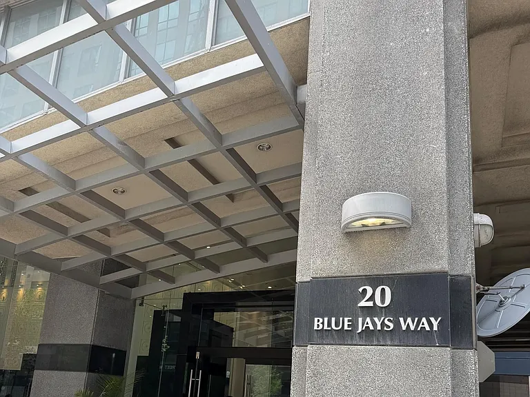 20 Blue Jays Way #919 — Photo 21