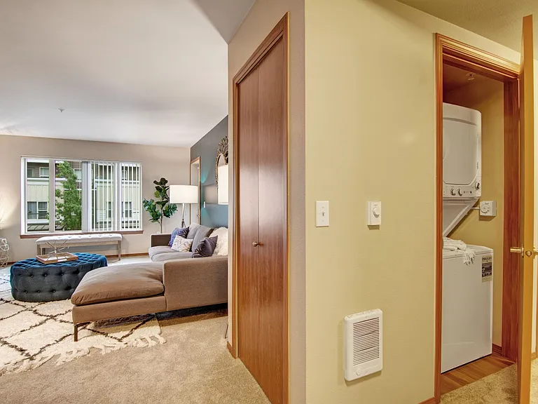 Echo Lake Apartments — Photo 7