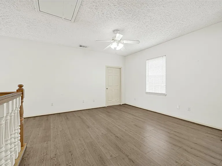 10535 Emnora Ln — Photo 11