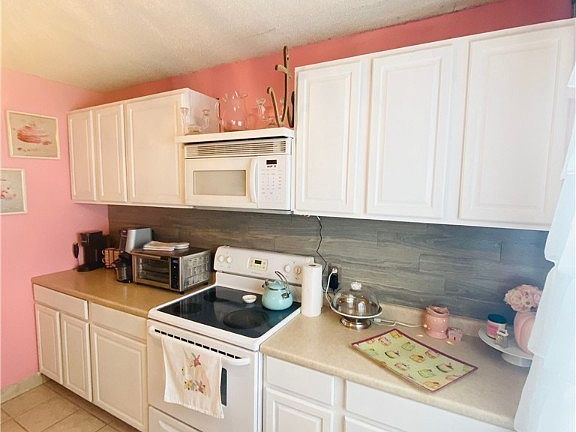 5th image of 82 Kenna Dr
