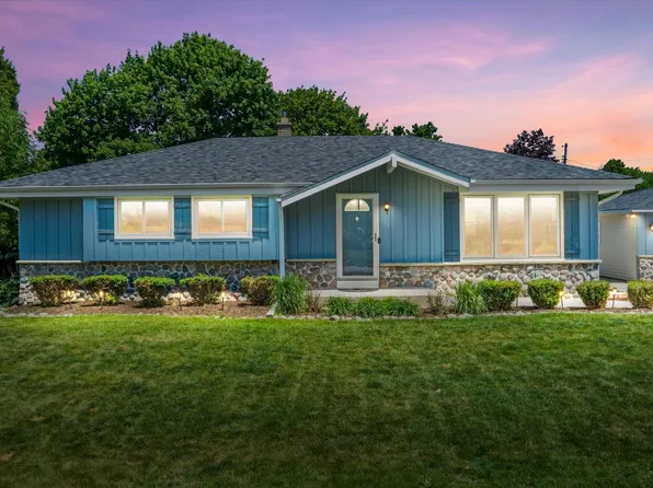 110 Highland DRIVE, Grafton, WI 53024