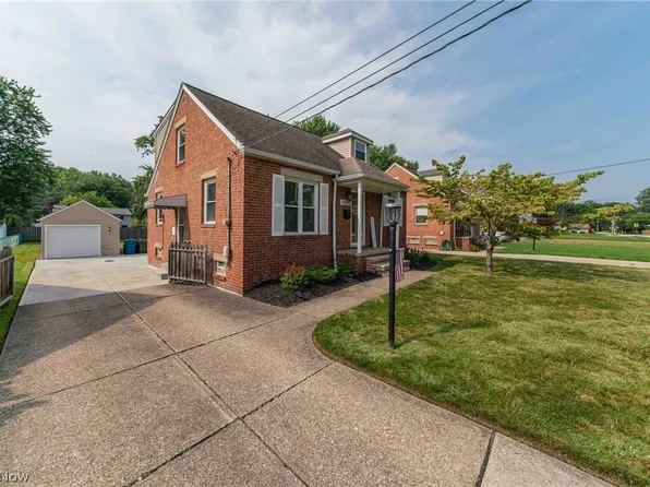 22589 Macbeth Ave, Fairview Park, OH 44126