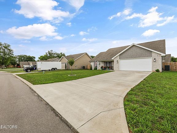 4th image of 218 Horton Ln
