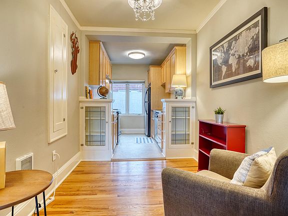 4th image of 1509 NE 10th Ave Unit 307
