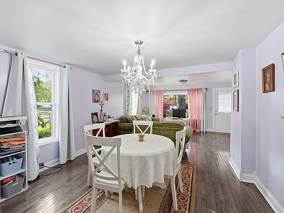 4th image of 515 Oak St
