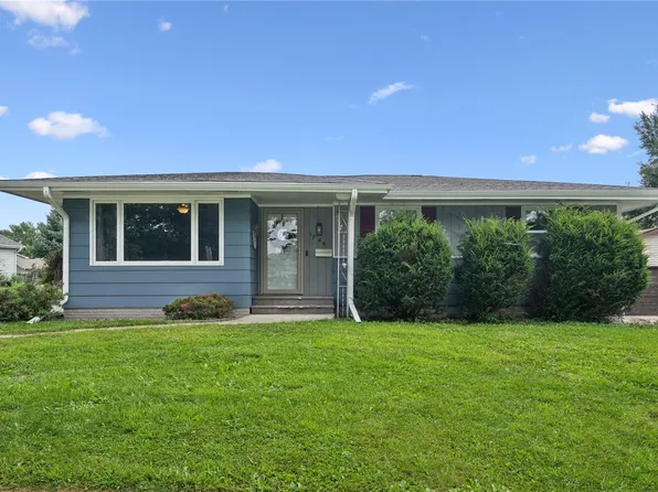 1745 Daleview Dr, Marion, IA 52302