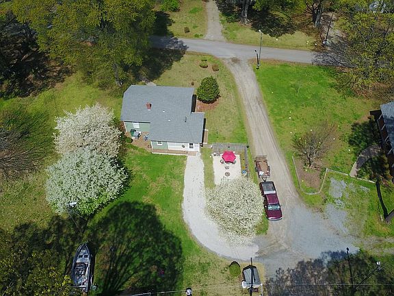 4th image of 6214 Hunter Ave