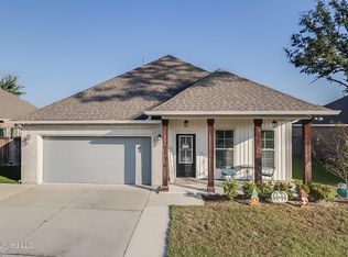 13208 W Jackson Lee Dr, Ocean Springs, MS 39564
