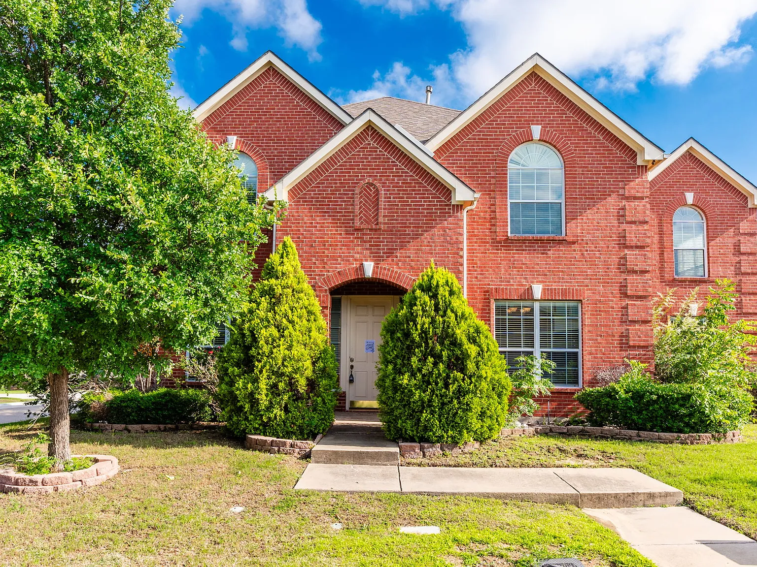 4 bed, 2.5 bath, 3168 sqft, $3,350 — Photo 1
