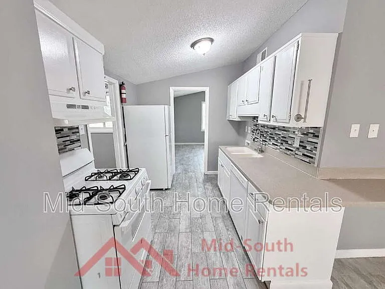 1775 Colonial Hills Dr — Photo 6
