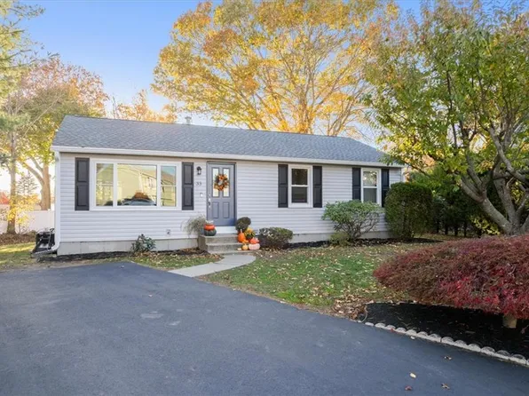 33 Samuel Ct, Cranston, RI 02920