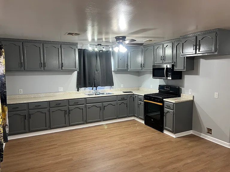 432 S Real Rd #A — Photo 3