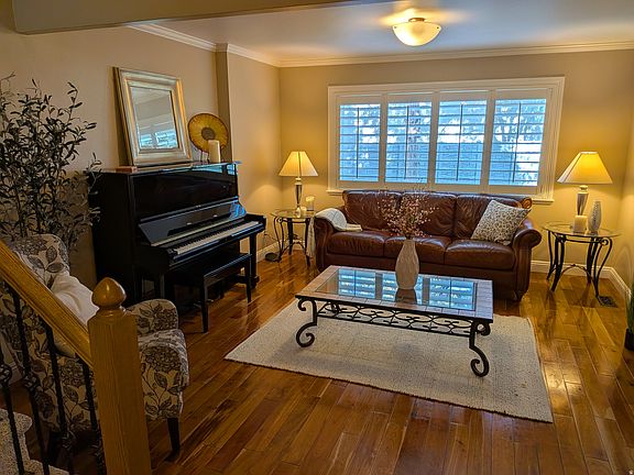 5th image of 1190 Regent Ct