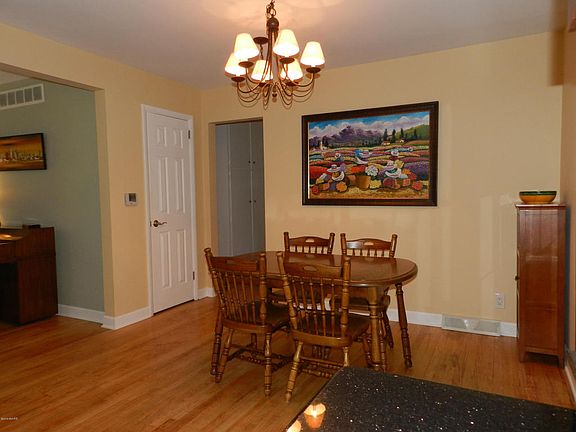 5th image of 232 Monique Dr NE
