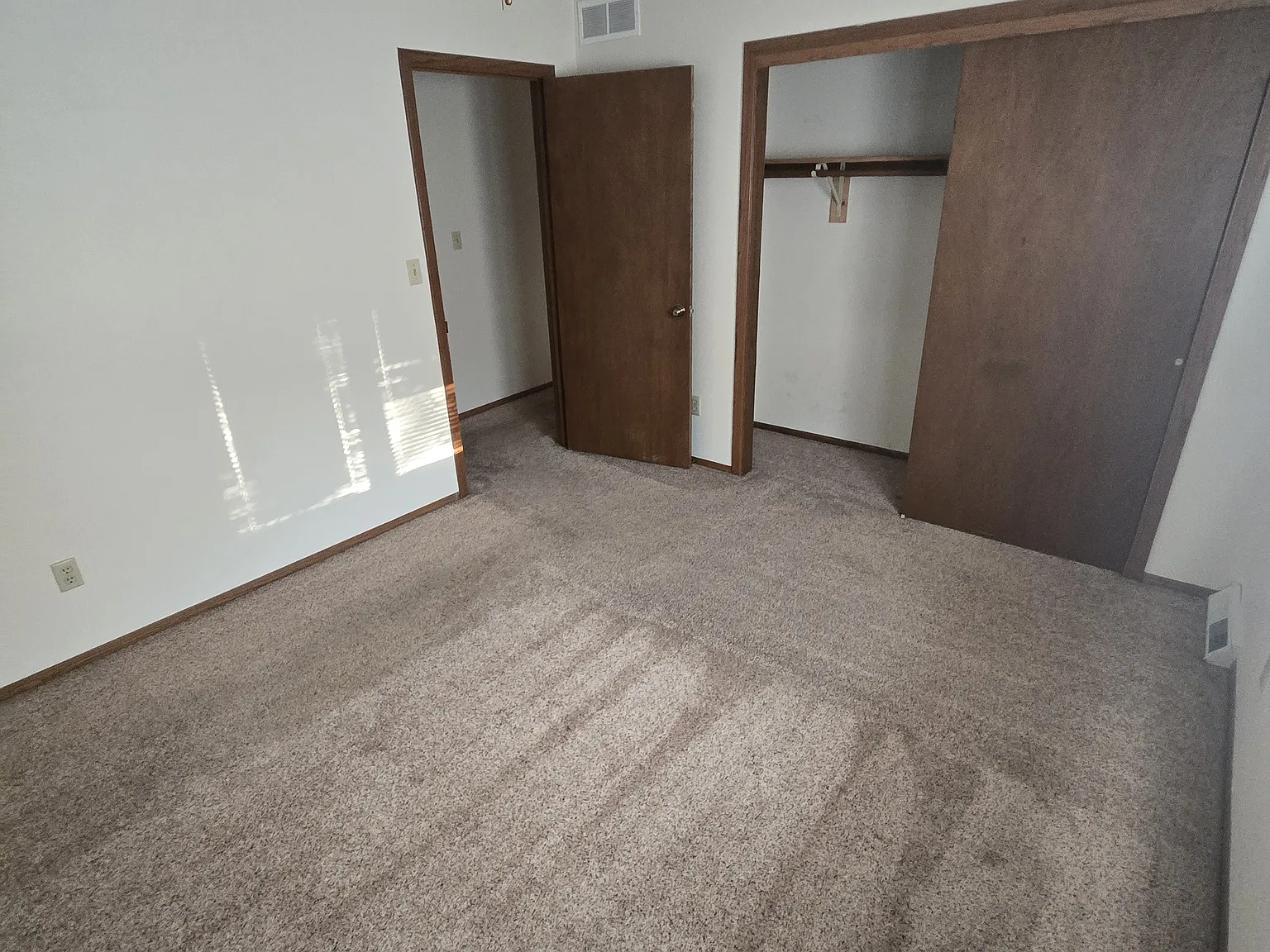 3 bed, 1.5 bath, 1350 sqft, $2,350 — Photo 3