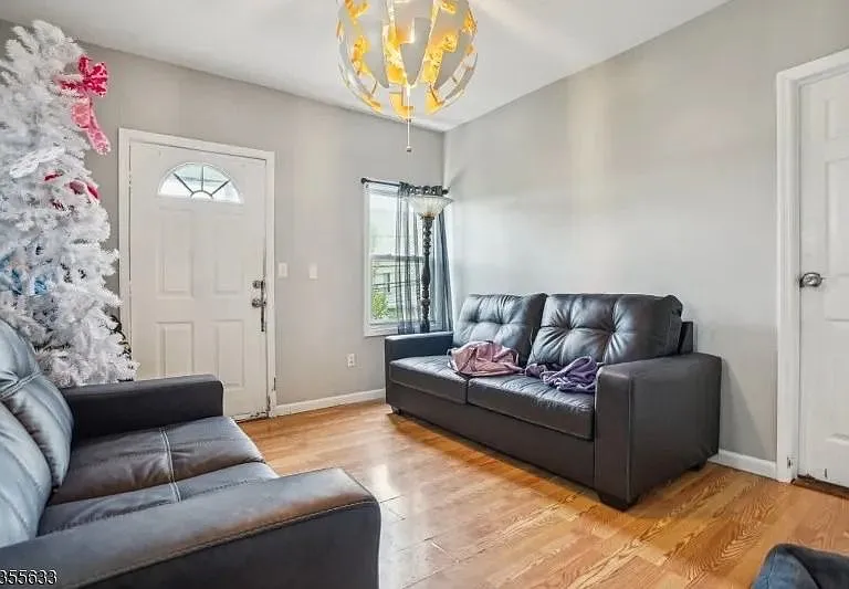 151 Clark Pl #B — Photo 4