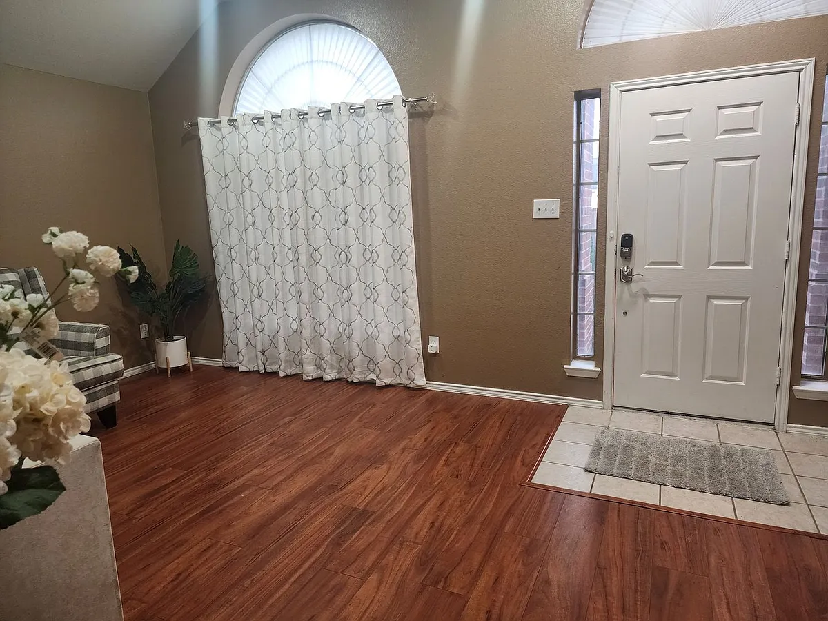 Building Photo - 2468 Ranchview Dr