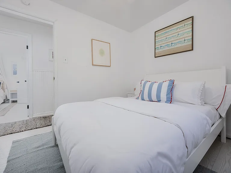 76 Manor Ln S — Photo 16