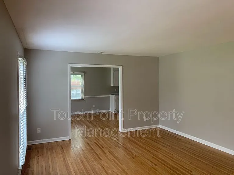 1130 Cheddington Dr — Photo 5