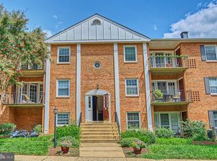 3961 Lyndhurst Dr APT 301, Fairfax, VA 22031